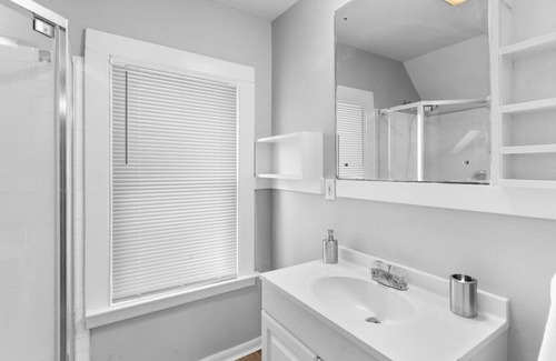 West Rock Condo | Bright 2-Bed Suite, SCSU & Yale