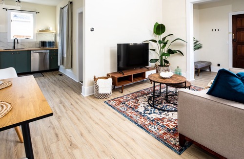 South Lethbridge House | Bright 2 Bedroom Duplex in Historic Downtown