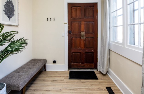 South Lethbridge House | Bright 2 Bedroom Duplex in Historic Downtown