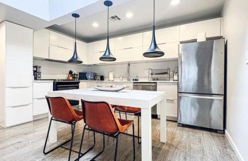 Ladera Heights House | Bright 2-BR Home Near LAX with Shared Yard - SH2-LAD
