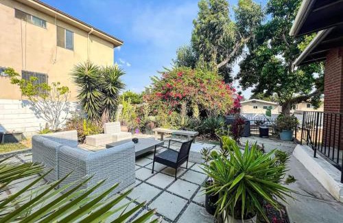 Ladera Heights House | Bright 2-BR Home Near LAX with Shared Yard - SH2-LAD