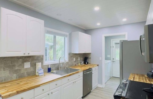 Crescent Beach Apartment | Bright 2BR/2BA retreat minutes from the ocean! (B)