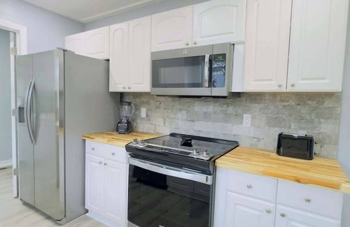 Crescent Beach Apartment | Bright 2BR/2BA retreat minutes from the ocean! (B)
