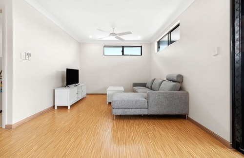 Earlville Apartment | Bright 2BR Apt in Cozy Inner-City Suburb