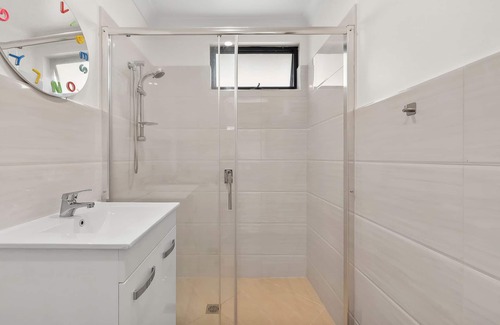 Earlville Apartment | Bright 2BR Apt in Cozy Inner-City Suburb