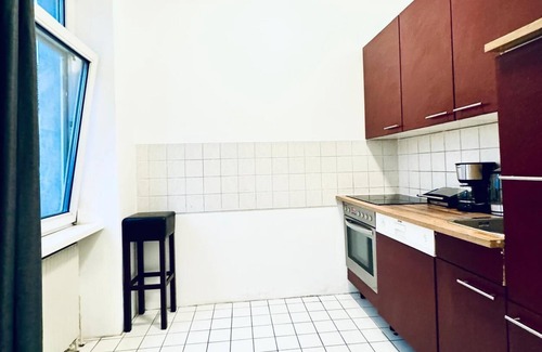 Grinzing Apartment | Bright 3BR Appt Steps from FAC Platz