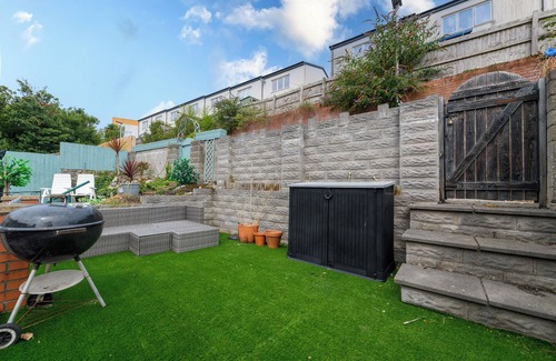 Penarth House | Bright 3BR Home Near Dingle Road Station and Penarth Pier
