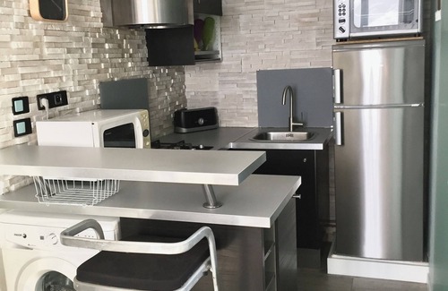 Couronne Urbaine Apartment | Bright 45m2 walk-through apartment