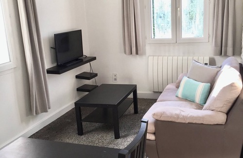 Couronne Urbaine Apartment | Bright 45m2 walk-through apartment