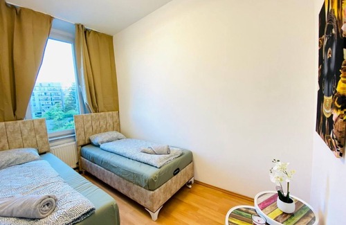 Liesing Apartment | Bright 5BR Shared Apartment w Great Transport Link
