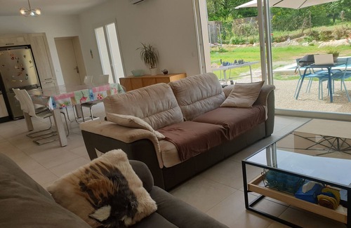 Roquefort-les-Pins Villa | Bright air-conditioned villa with pool