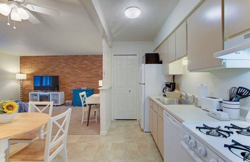 North Canton Apartment | Bright & Airy 1BR near Hall of Fame/Hwy/Airport