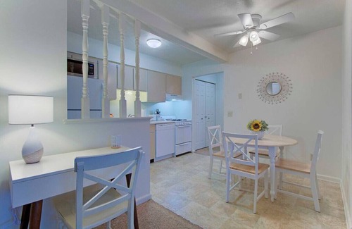 North Canton Apartment | Bright & Airy 1BR near Hall of Fame/Hwy/Airport