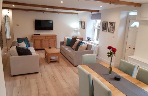 Treorchy Apartment | Bright & Airy Pet-Friendly 3BR Home w/Garden