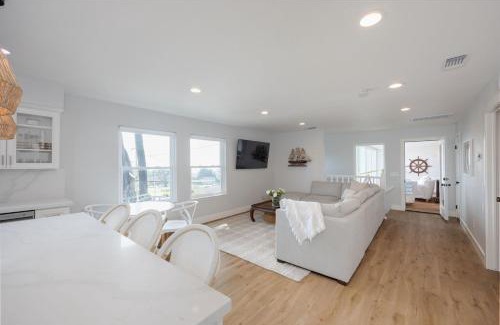 Moss Beach House | Bright and airy beach vacation spot- perfect for families and ocean views