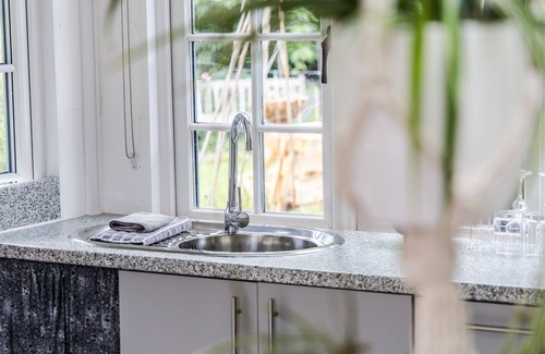 Williton Apartment | Bright and airy garden studio