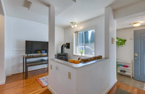 Pinehurst House | Bright and Airy Seattle Abode Less Than 9 Mi to Space Needle