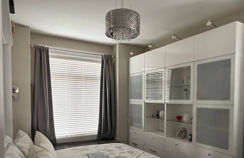 Kamloops House | Bright and beautiful 2 bedroom 2 bath, breathtaking views. 3- 4 month stay only