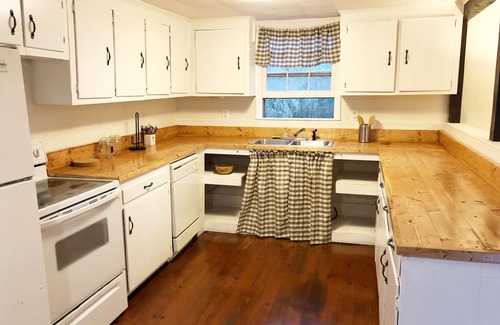Chesnee House | Bright and beautiful Cottage near Spartanburg , Tryon Intl Eq Center, Asheville.