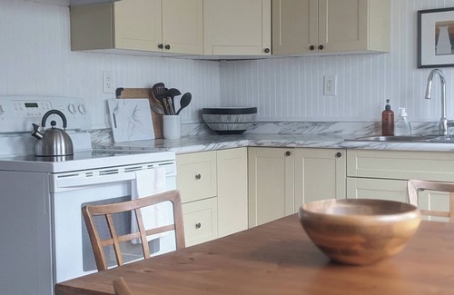 Dunnville Cottage | Bright and Cheery Cottage in Quaint Beach Village