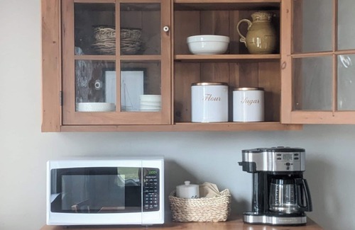 Dunnville Cottage | Bright and Cheery Cottage in Quaint Beach Village