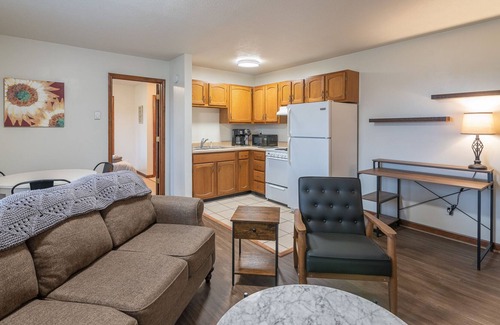 Hemlock Apartment | Bright and Cheery one bedroom apartment in Albright Glen