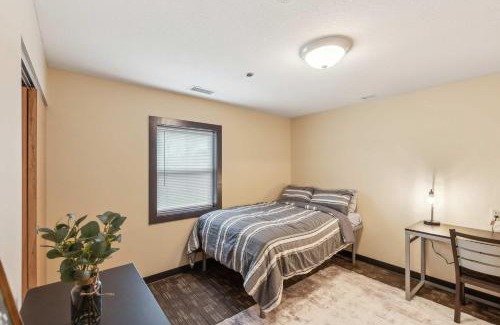 Ontario Apartment | Bright and Connected Your Ideal Getaway