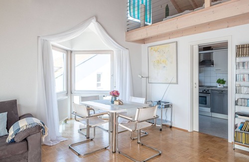 Ueberlingen Apartment | Bright and friendly vacation apartment "Seeblick Nussdorf" directly on the lake