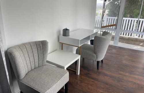 Woodland Hills Villa | Bright and huge