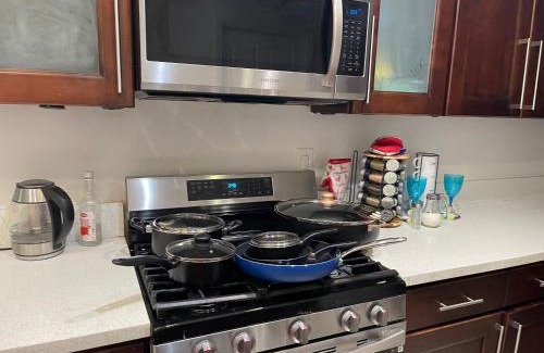 Woodland Hills Villa | Bright and huge