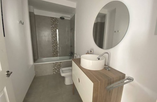 Gibraltar Apartment | Bright and Lovely 1BR Apartment in Prime King Stre