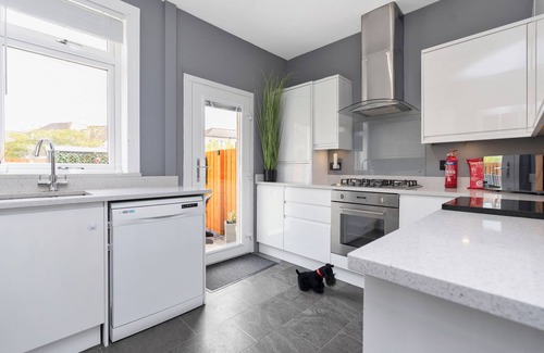 West Pilton House | Bright and modern 2 bed flat with parking and a garden you can relax in