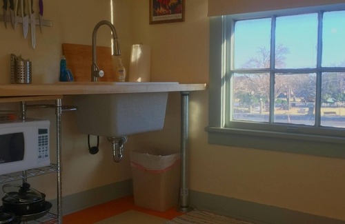 Clarkdale Apartment | Bright and open loft style studio