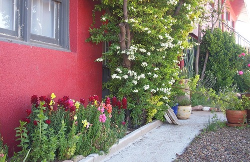 Clarkdale Apartment | Bright and open loft style studio