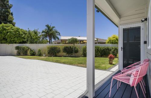 Thornlie House | Bright and Spacious 2-Bed Thornlie Family Home