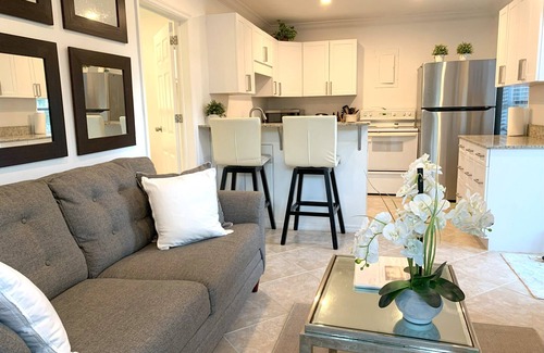 Tarpon River Cottage | Bright and Sunny South Cottage - Centrally Located and in Quiet Neighborhood