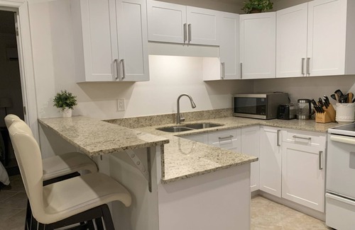 Tarpon River Cottage | Bright and Sunny South Cottage - Centrally Located and in Quiet Neighborhood