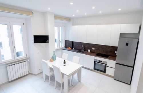 San Giovanni Apartment | Bright and welcoming two bedrooms apartment a stone's throw from the Colosseum