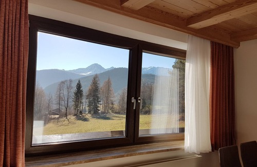 Reith bei Seefeld Apartment | bright apartment with a large sun terrace and access to the garden