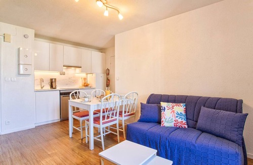 Le Home Apartment | Bright apartment with balconies and private parking