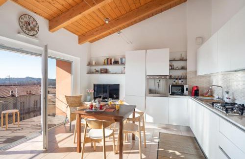 San Fermo della Battaglia Apartment | Bright Apartment Como Cavallasca