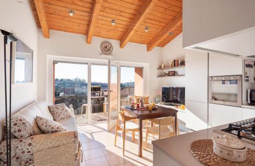 San Fermo della Battaglia Apartment | Bright Apartment Como Cavallasca