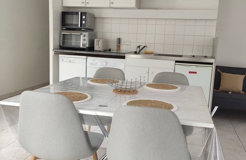 Saint-Acheul Apartment | Bright apartment - ideally located - *free parking* - *balcony* - *free parking*.