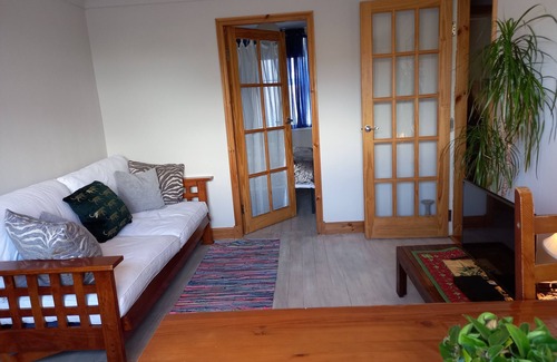 Newhaven House | Bright apartment in Charming Newhaven, Leith