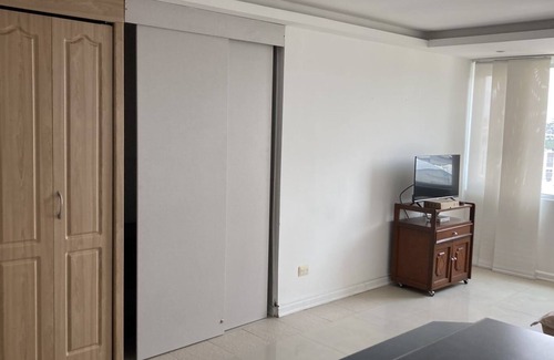 Quito Apartment | Bright apartment next to Rio Centro shopping mall