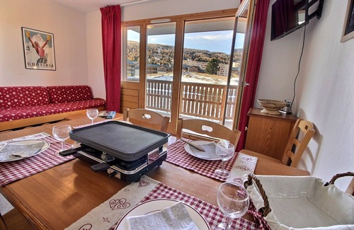Saint-Etienne-en-Devoluy Apartment | Bright apartment with balcony close to ski slopes