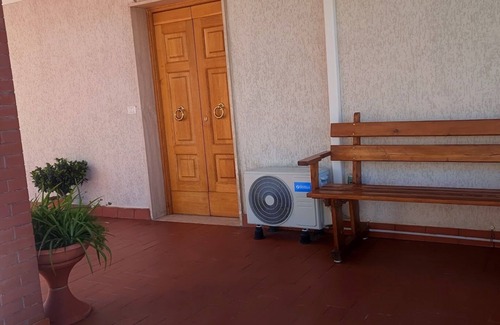 Sinalunga Apartment | Bright apartment with large terrace - perfect for families or groups