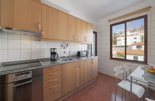 Canico Apartment | Bright apartment with pool, Garajau IV