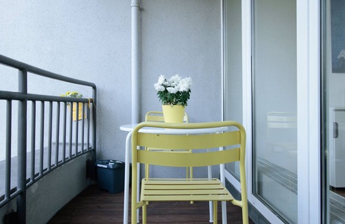 Neukoelln Apartment | Bright apartment with water views - wheelchair accessible