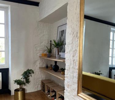 Bayeux Apartment | Bright Apt 70m2 in Bayeux historic center w Pkg